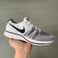 NIKE FLYKNIT TRAINER WHITE BLACK
